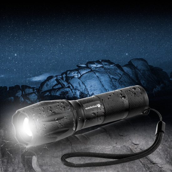 Ручний ліхтарEveractive FL-600 600Lm із регулюванням фокусу та живленням від різних елементів