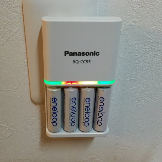 Зарядний пристрій Panasonic Eneloop BQ-CC55E в упаковці EcoBox